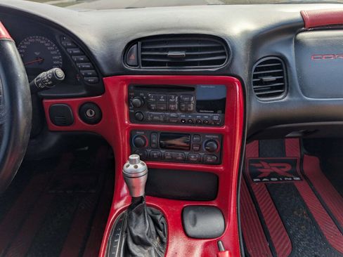 Used 2000 Chevrolet Corvette Base 2dr Coupe w/ Roof Pkg image 17