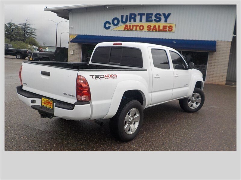 Used 2005 Toyota Tacoma 4x4 Double Cab w/ TRD Sport Pkg #2 image 9