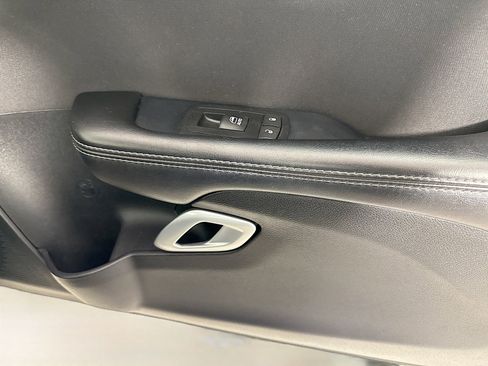 Used 2016 Dodge Challenger SXT image 28