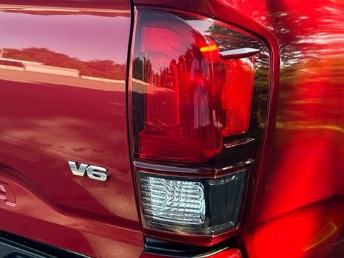 Used 2022 Toyota Tacoma SR5 w/ Technology Package AWD/4WD image 10