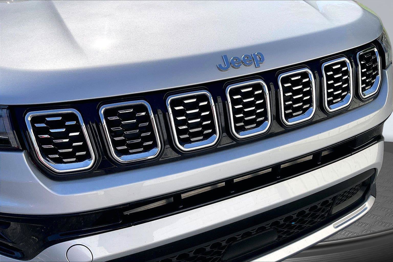 Used 2025 Jeep Compass Limited AWD/4WD image 27