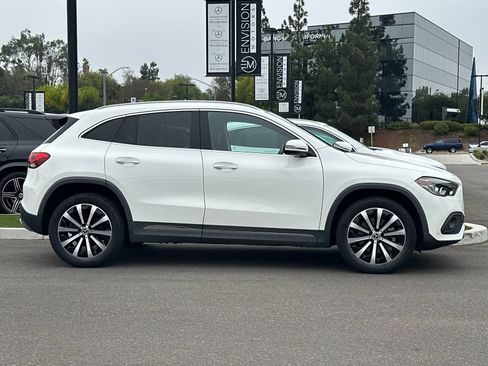 Used 2021 Mercedes-Benz GLA 250 4MATIC image 2