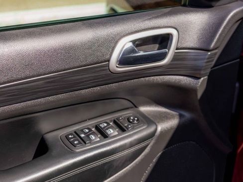 Used 2020 Jeep Grand Cherokee Laredo w/ Quick Order Package 2BN North image 16