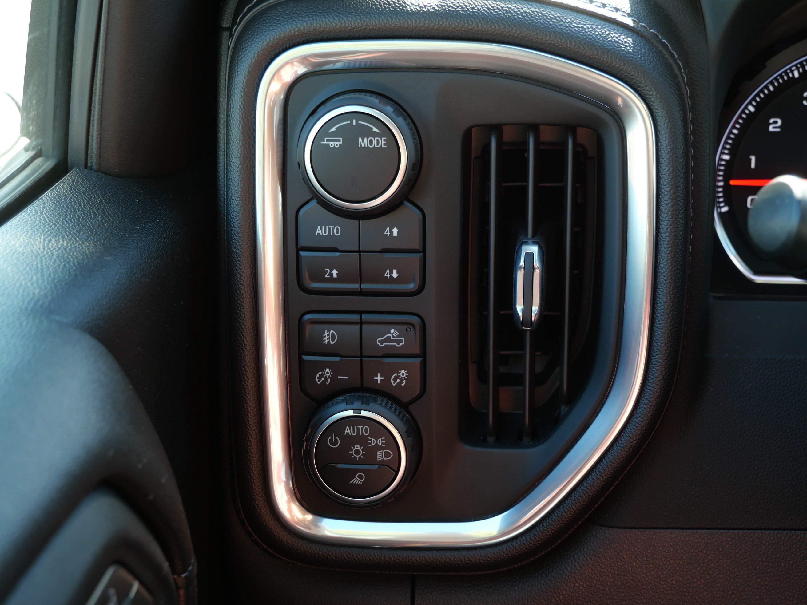Used 2022 Chevrolet Silverado 1500 LT Trail Boss w/ LT Trail Boss Premium Package AWD/4WD image 26