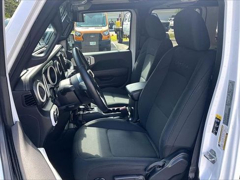 Used 2022 Jeep Wrangler Unlimited Sahara w/ Cold Weather Group AWD/4WD image 20