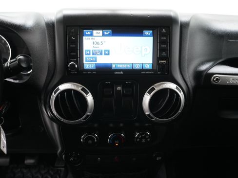 Used 2011 Jeep Wrangler Sahara w/ Connectivity Group image 17