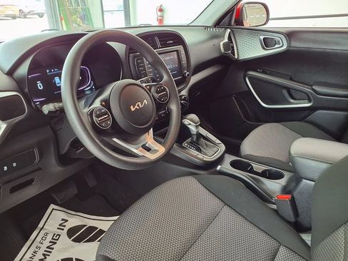Used 2024 Kia Soul LX w/ Option Group 015 FWD image 12