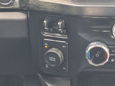 Used 2024 Ford F250 Lariat w/ FX4 Off-Road Package image 21