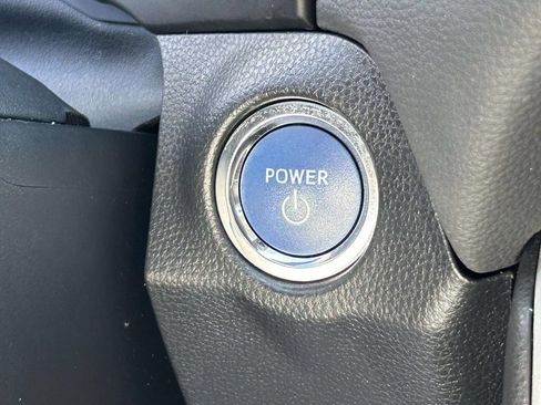 Used 2021 Toyota RAV4 XLE AWD/4WD image 27