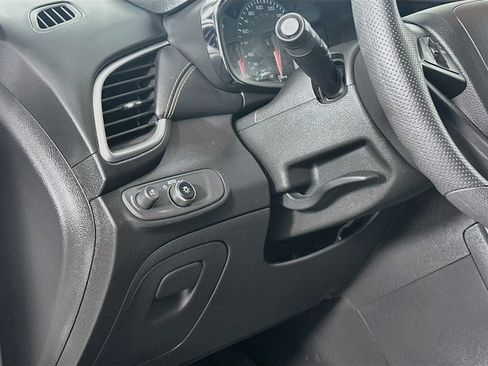 Used 2022 Chevrolet Trax LS w/ Tint and Cruise Package FWD image 17