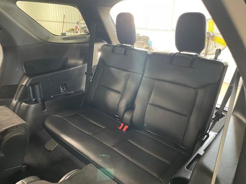 Used 2020 Ford Explorer Limited image 16
