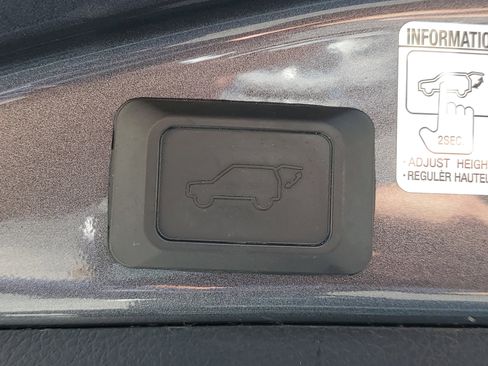 Used 2015 Toyota RAV4 Limited AWD/4WD image 10
