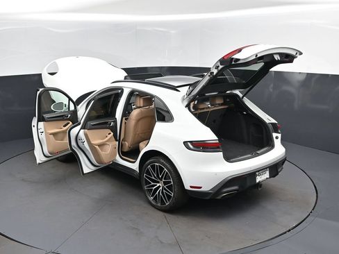 Used 2024 Porsche Macan AWD/4WD image 2
