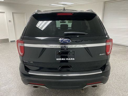 Used 2018 Ford Explorer XLT w/ Equipment Group 202A image 6