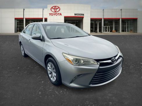 Used 2015 Toyota Camry LE FWD image 3