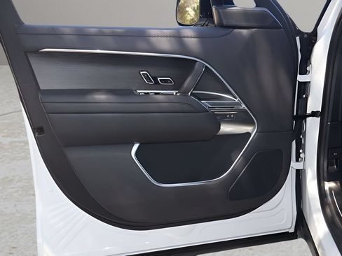 New 2026 Land Rover Range Rover SE AWD/4WD image 9