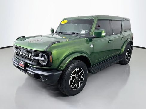 Used 2025 Ford Bronco Outer Banks AWD/4WD image 3