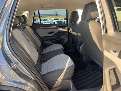 Used 2025 Volkswagen Tiguan S w/ 18" Wheel Package image 33