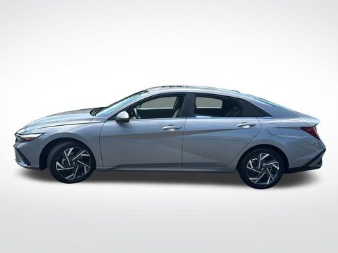Used 2025 Hyundai Elantra SEL FWD image 4