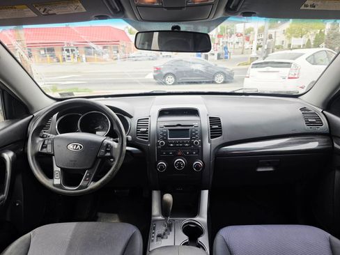 Used 2011 Kia Sorento LX image 19