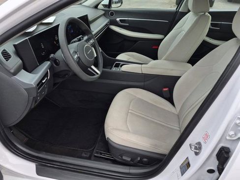 Used 2025 Hyundai Sonata SEL FWD image 9
