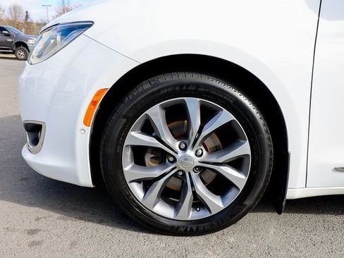 Used 2020 Chrysler Pacifica Limited w/ Tire & Wheel Group image 22