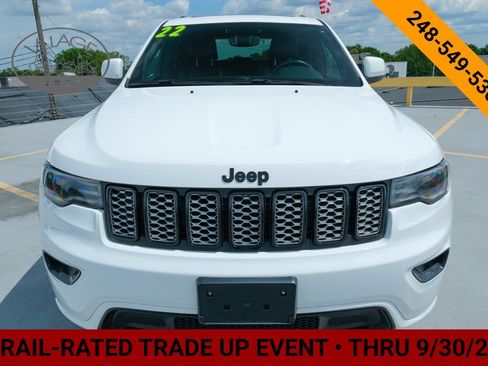 Used 2022 Jeep Grand Cherokee Laredo X AWD/4WD image 3