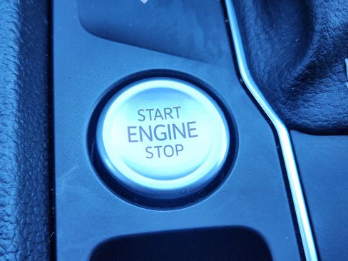 Certified 2022 Volkswagen Atlas SE image 30