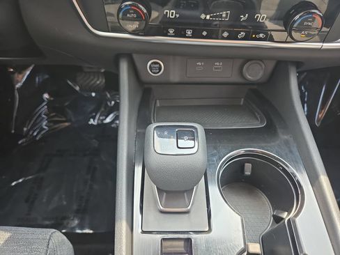 Used 2023 Nissan Rogue SV AWD/4WD image 11
