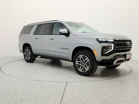Used 2025 Chevrolet Suburban Z71 AWD/4WD image 3