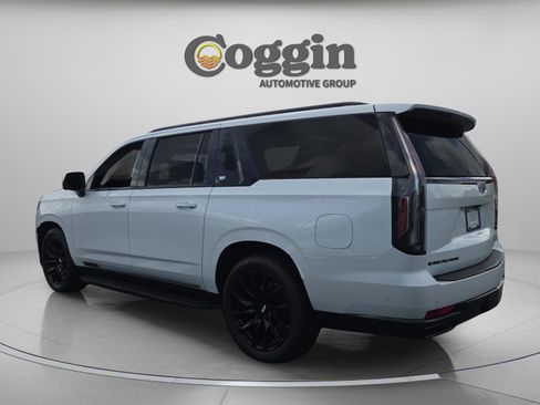 Used 2024 Cadillac Escalade ESV Sport Platinum w/ LPO, ONYX Package AWD/4WD image 3