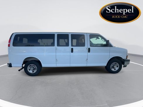 Used 2025 Chevrolet Express 3500 LT w/ LT Preferred Equipment Group image 9