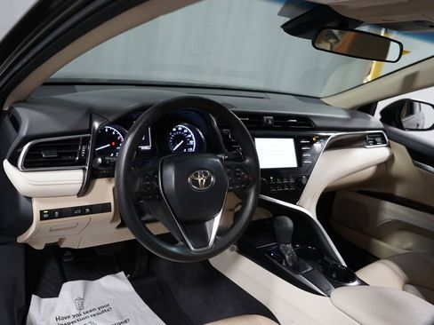 Used 2018 Toyota Camry LE image 11