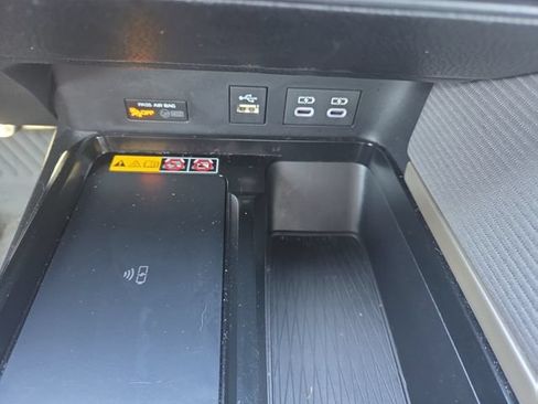 Used 2025 Toyota Camry SE w/ Convenience Package FWD image 18
