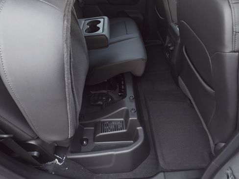 New 2025 GMC Canyon Elevation w/ Convenience Package image 32