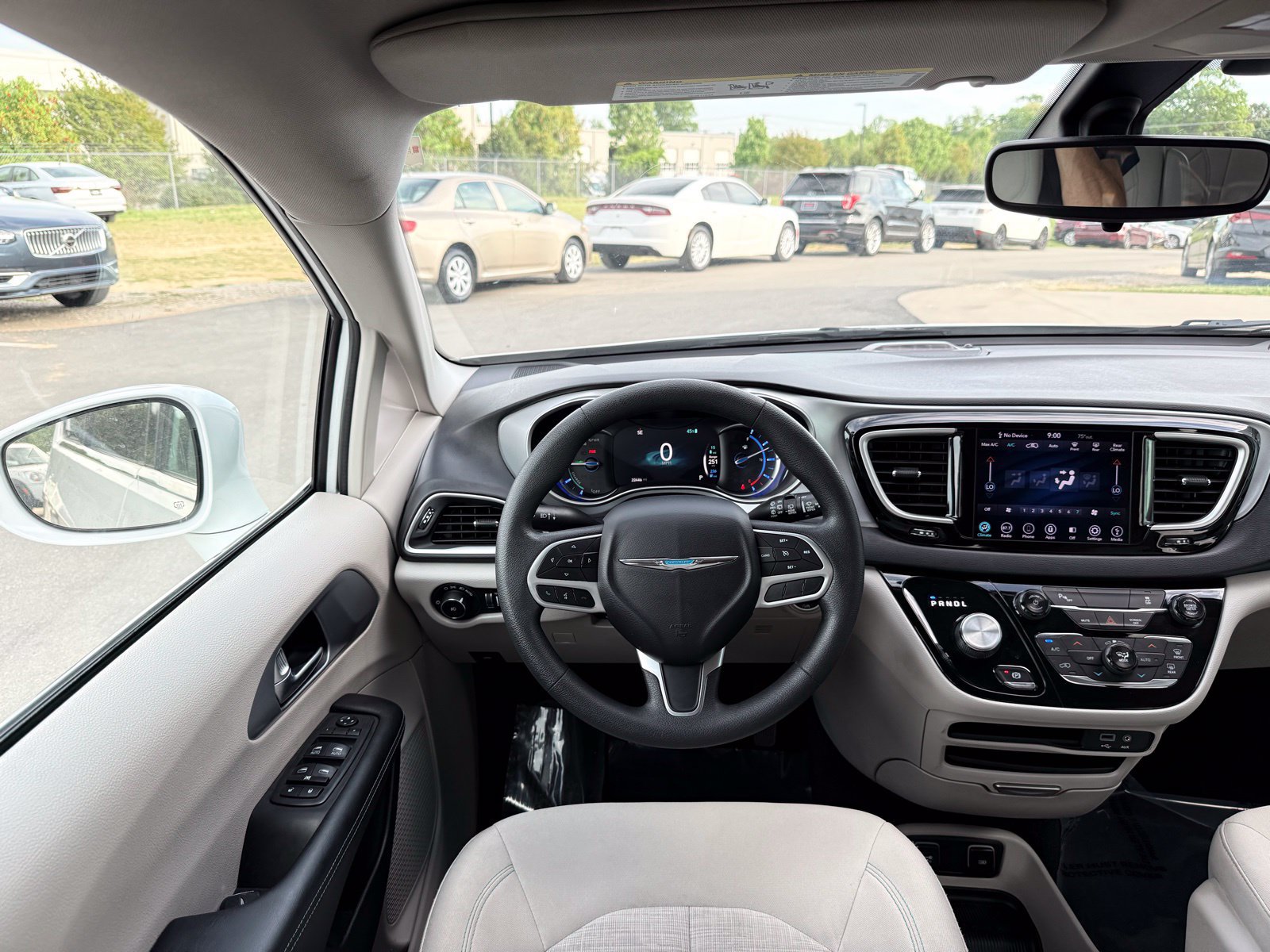 Used 2018 Chrysler Pacifica Touring Plus FWD image 29