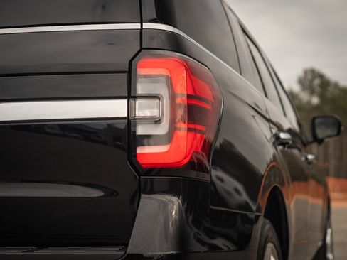 Certified 2023 Ford Expedition Platinum image 19