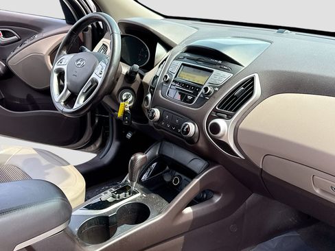Used 2010 Hyundai Tucson GLS w/ Popular Equipment Pkg 2 FWD image 5