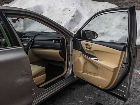 Used 2015 Toyota Camry LE image 15