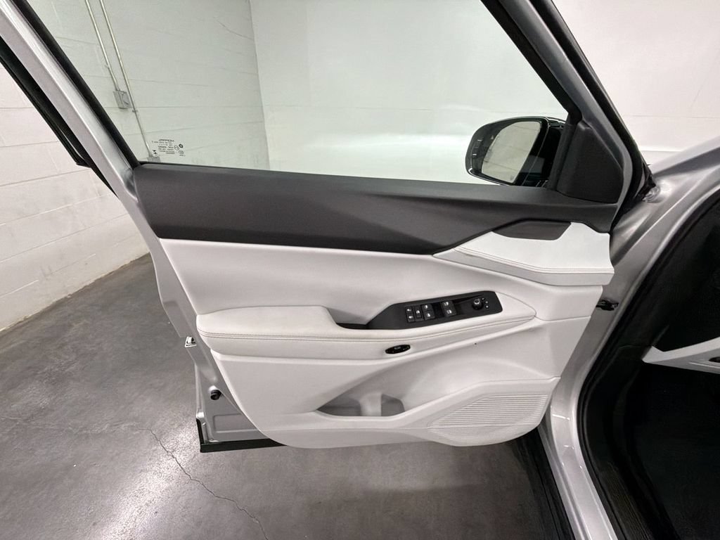Used 2026 Jeep Cherokee Limited AWD/4WD image 21