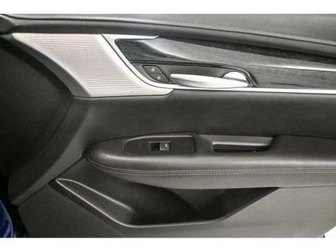 Used 2023 Cadillac XT5 Premium Luxury image 17