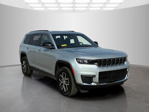 Used 2024 Jeep Grand Cherokee L Limited w/ Luxury Tech Group II AWD/4WD image 3