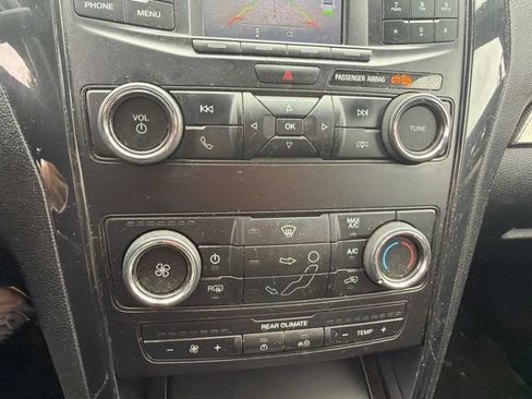 Used 2019 Ford Explorer XLT FWD image 14