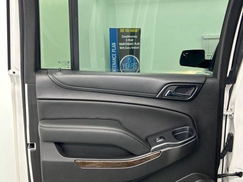 Used 2017 Chevrolet Suburban LT RWD image 12