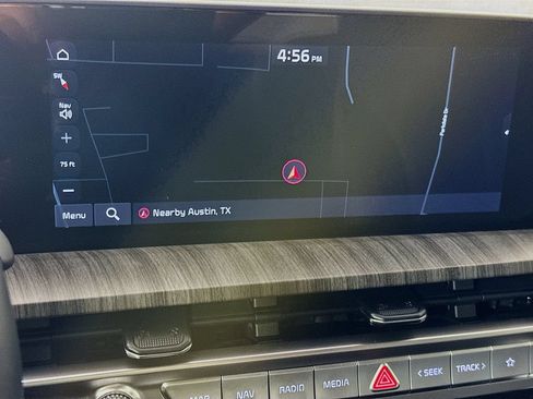 Used 2025 Kia Telluride EX w/ EX Captain's Chair Package FWD image 15
