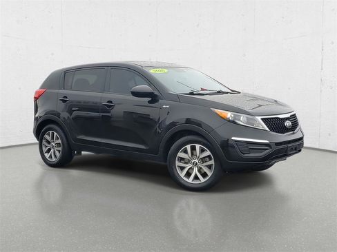 Used 2016 Kia Sportage LX image 2