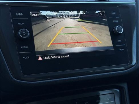 Certified 2023 Volkswagen Tiguan SE w/ Panoramic Sunroof Package image 16