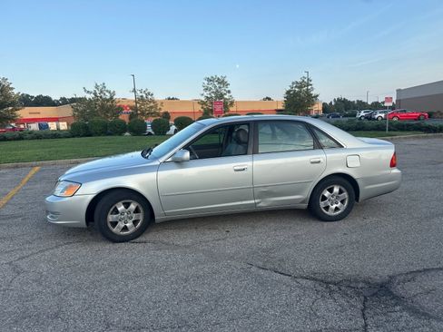 Used 2000 Toyota Avalon XL w/ Option Pkg 3 FWD image 9