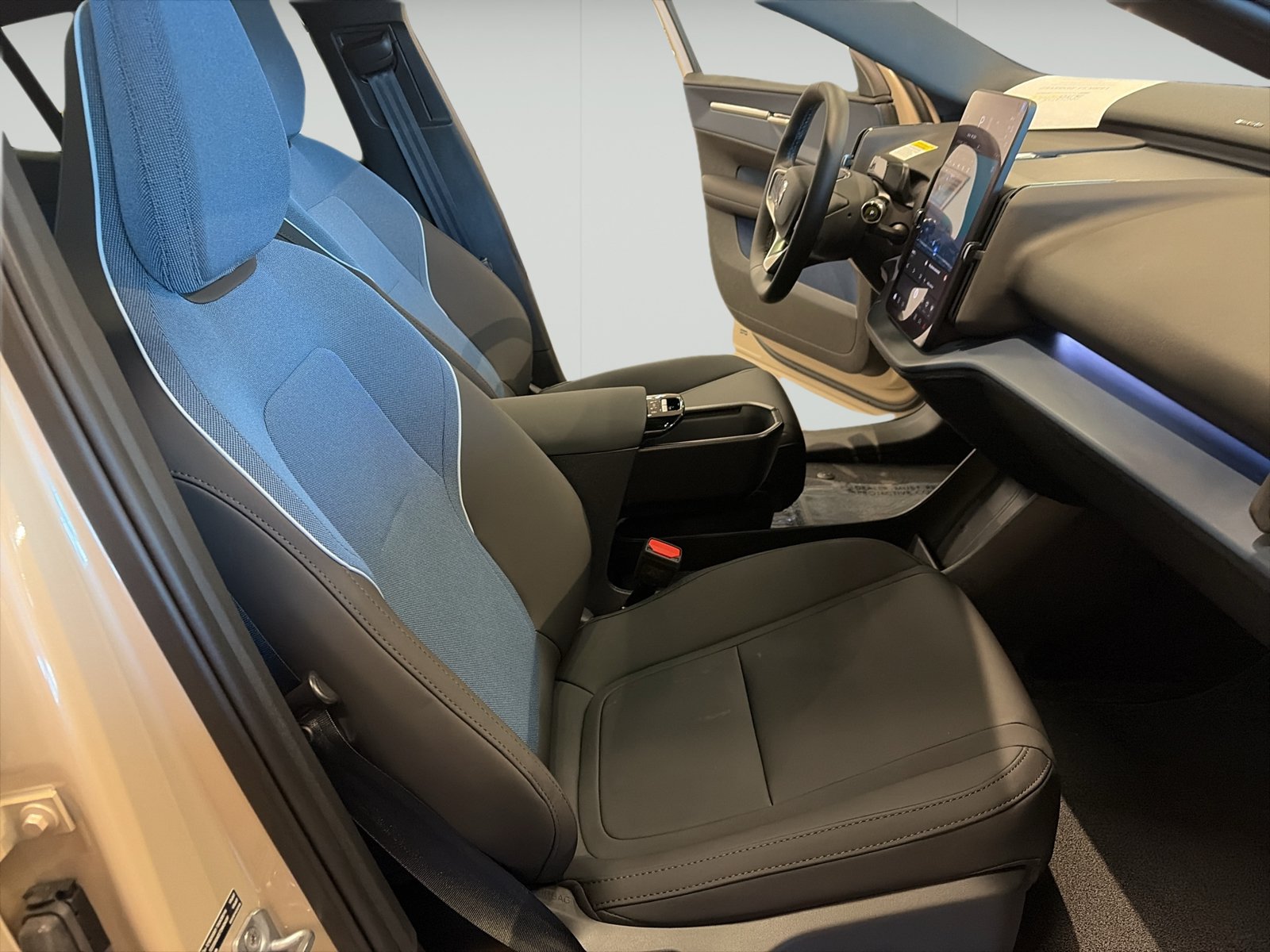 New 2026 Volvo EX30 Ultra w/ Protection Package Premier AWD/4WD image 11