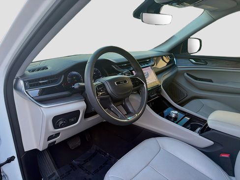 Used 2023 Jeep Grand Cherokee L Overland image 9